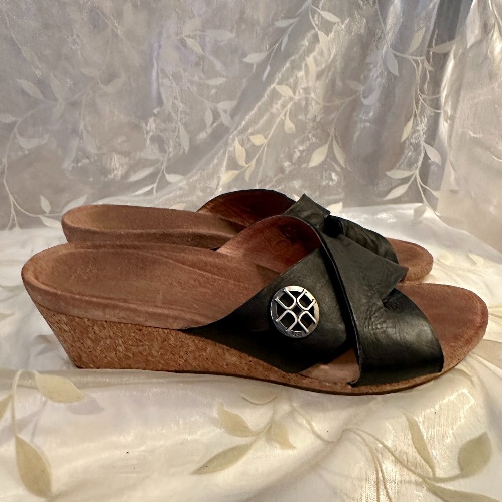 UGG Lyra Black Leather Crisscross Straps Cork Wedges Slides On Sandals Size 9